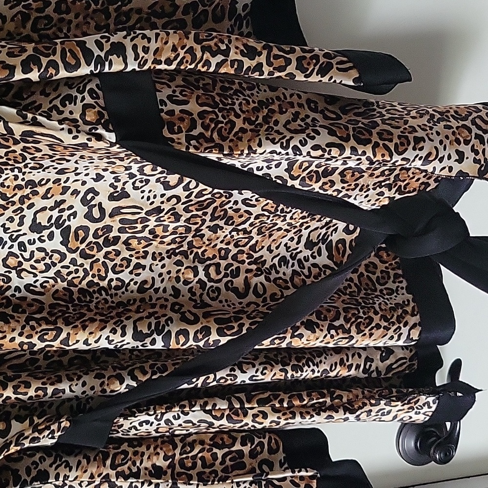 Leopard Print Top - Picture 4 of 4
